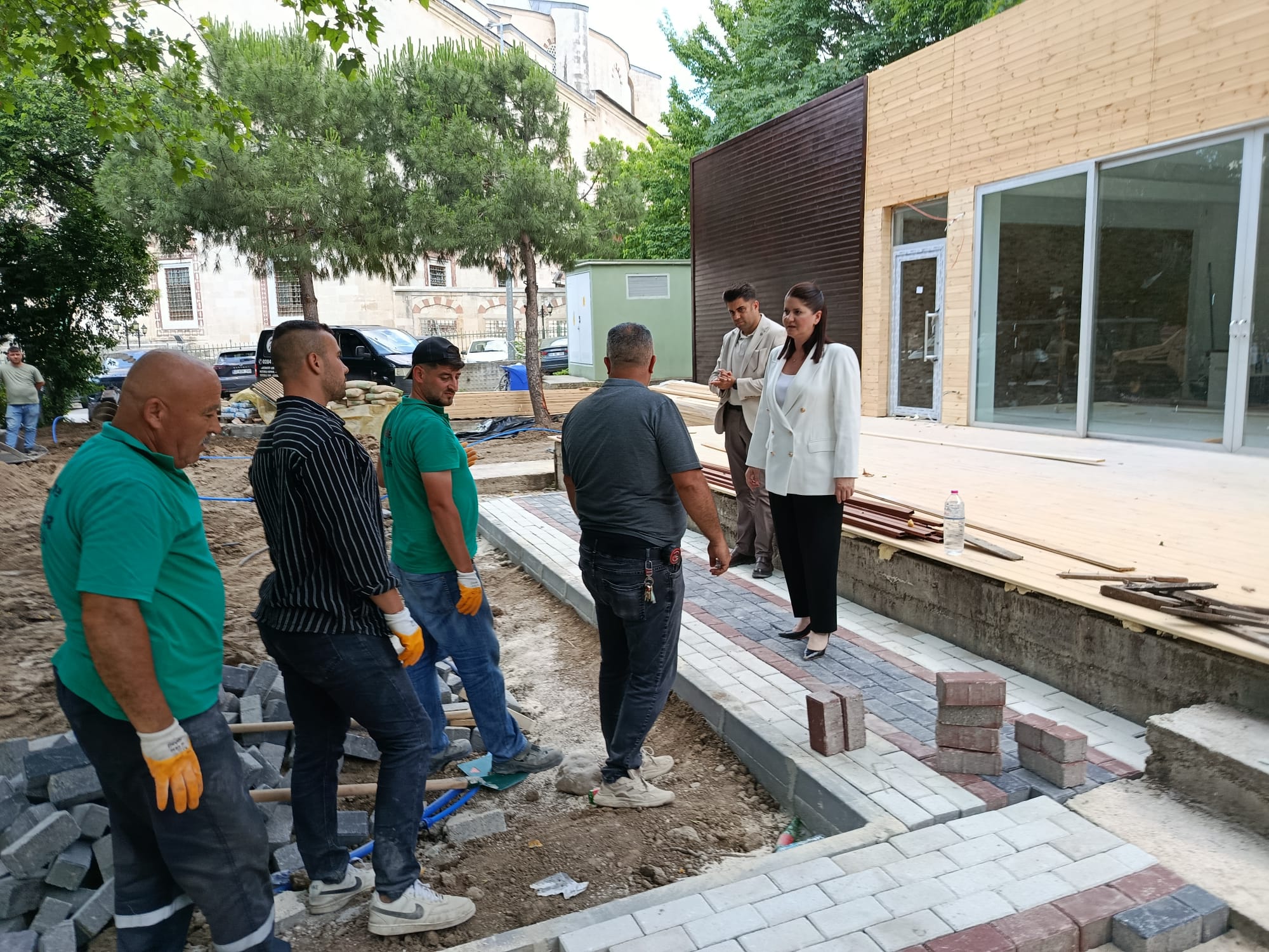 Edirne Belediye Başkanı Filiz Gencan, 665. Kırkpınar Yağlı Güreşleri Festivali öncesinde kent genelinde çevre düzenleme çalışmalarının yoğun bir şekilde sürdüğünü ve esnafın da bu organizasyonu büyük bir heyecanla beklediğini belirtti.